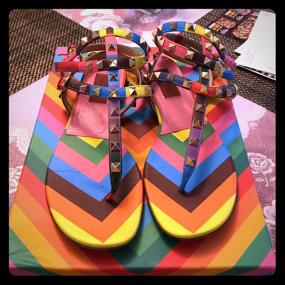 ๐ Sold ๐ Authentic Valentino Rockstud sandals - Picture 2 of 6